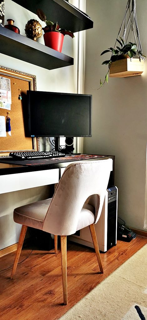 krzeslo tapicerowane muszelka 1 471x1024 - KRZESŁO PRL - EFEKTOWNA METAMORFOZA MUSZELKI